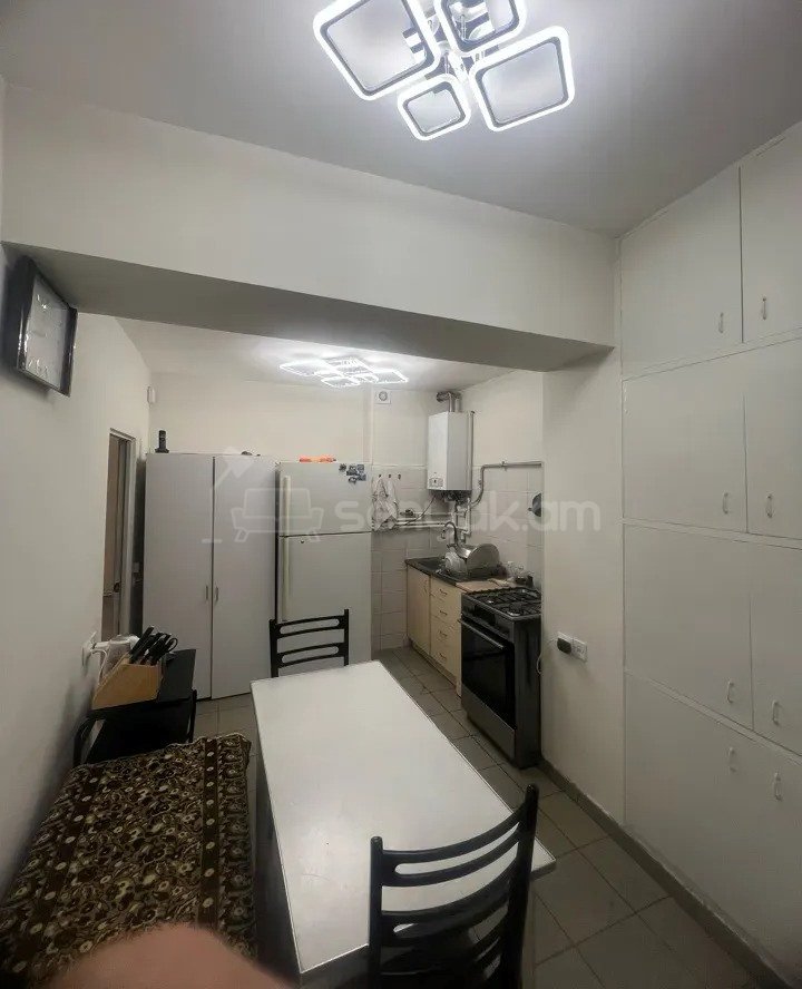 2 Սենյականոց Բնակարան Քարե Շենքում, 59քմ, 5/5 հարկ, Կապիտալ Վերանորոգված