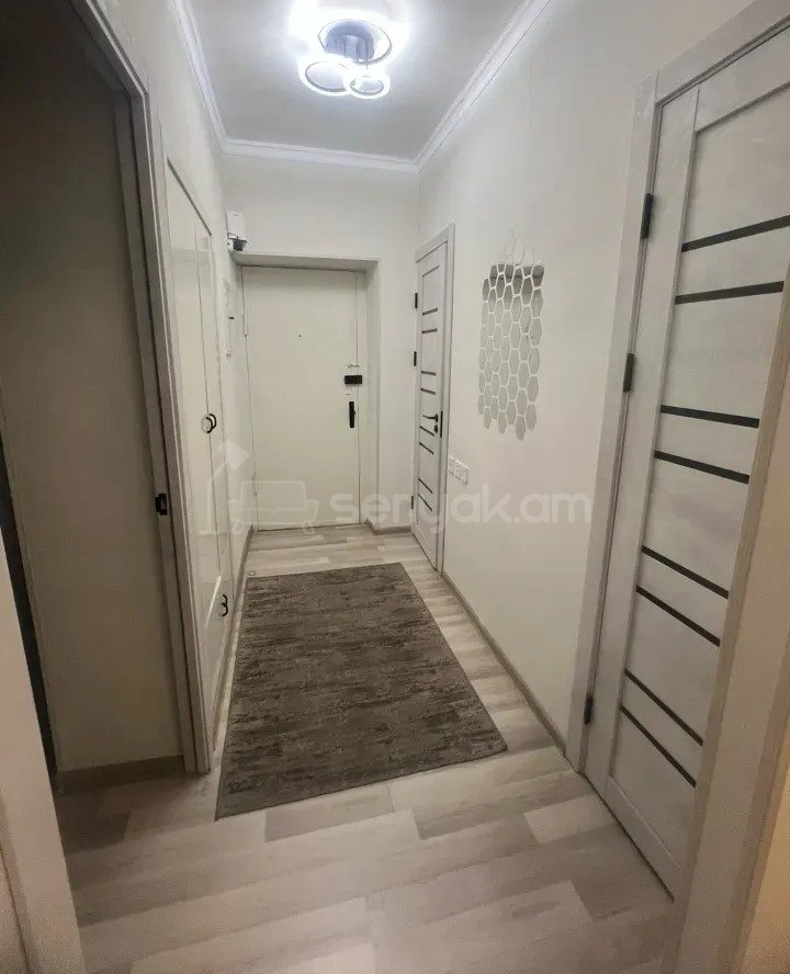 2 Սենյականոց Բնակարան Քարե Շենքում, 59քմ, 5/5 հարկ, Կապիտալ Վերանորոգված