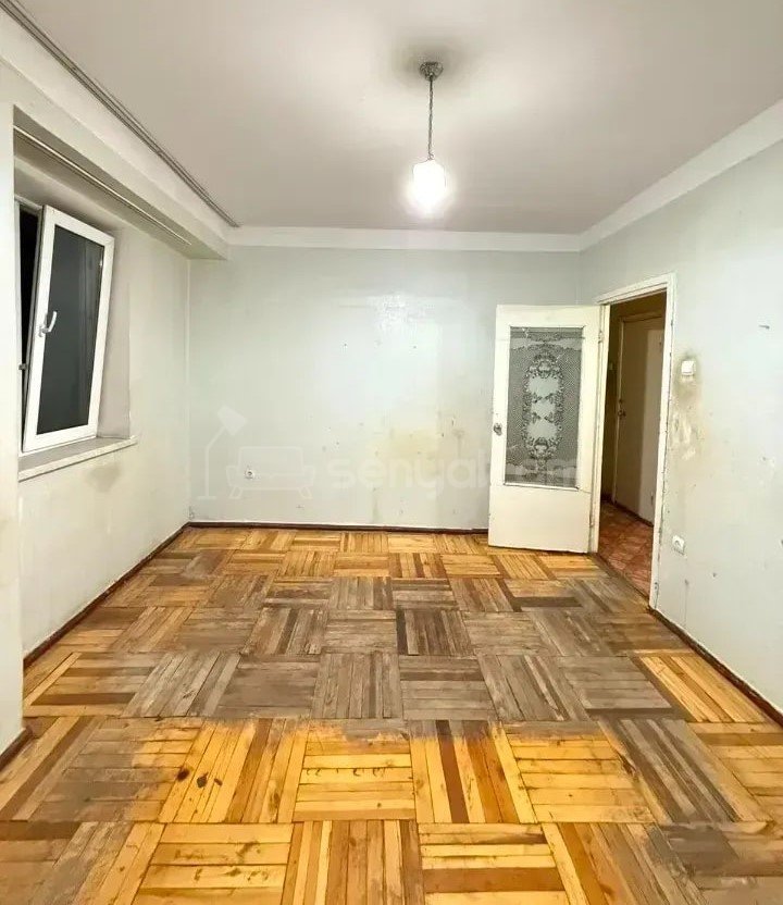 3 Սենյականոց Բնակարան, 80քմ, 2/9 հարկ, Պետական Վիճակում