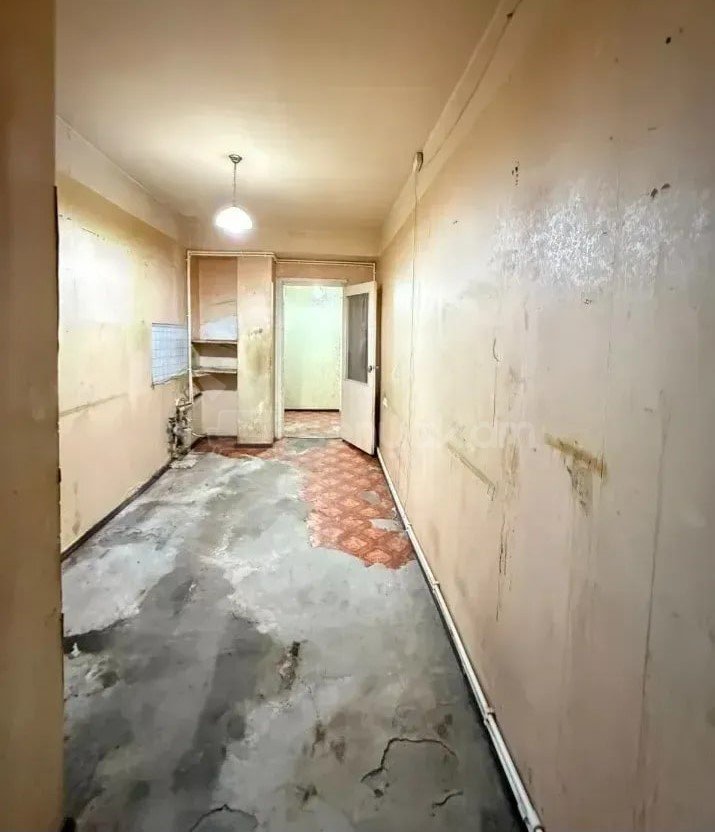 3 Սենյականոց Բնակարան, 80քմ, 2/9 հարկ, Պետական Վիճակում