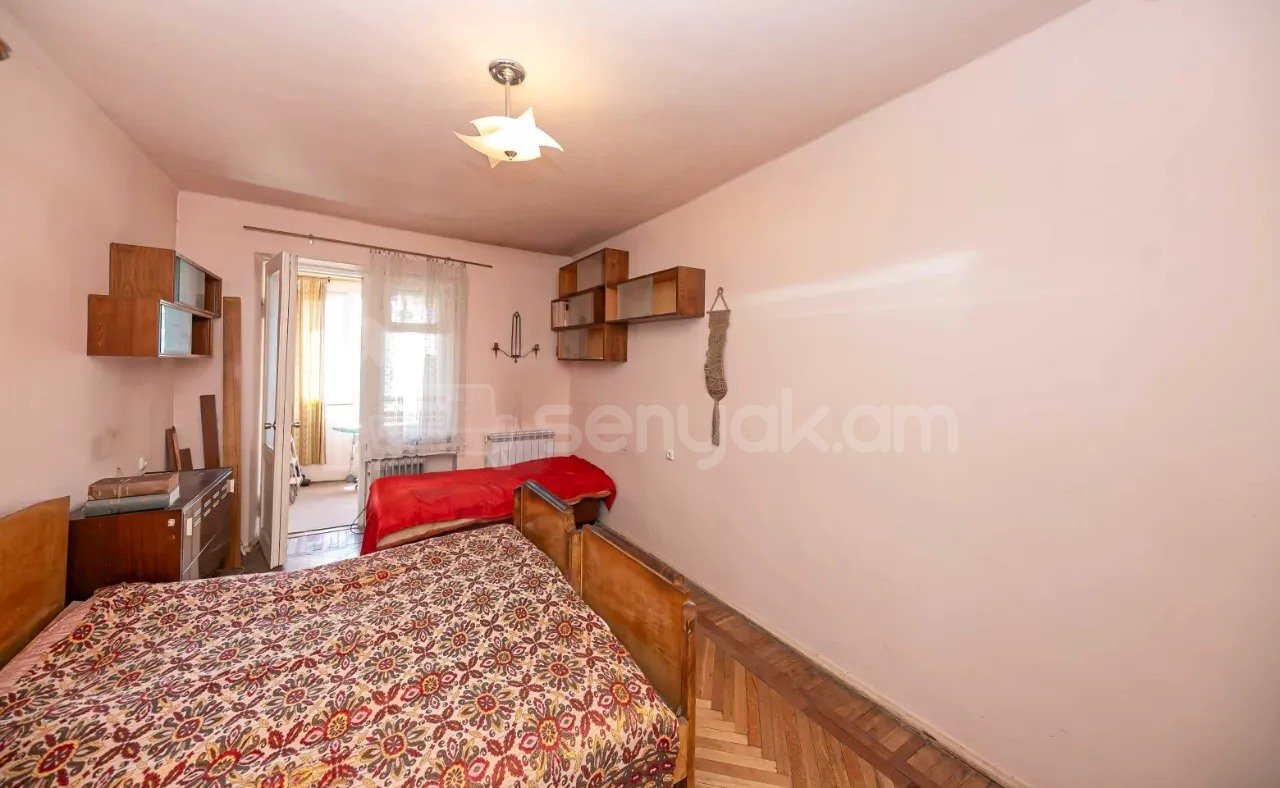 3 Սենյականոց Բնակարան Քարե Շենքում, 76քմ, 5/5 հարկ, Նորմալ Վիճակում