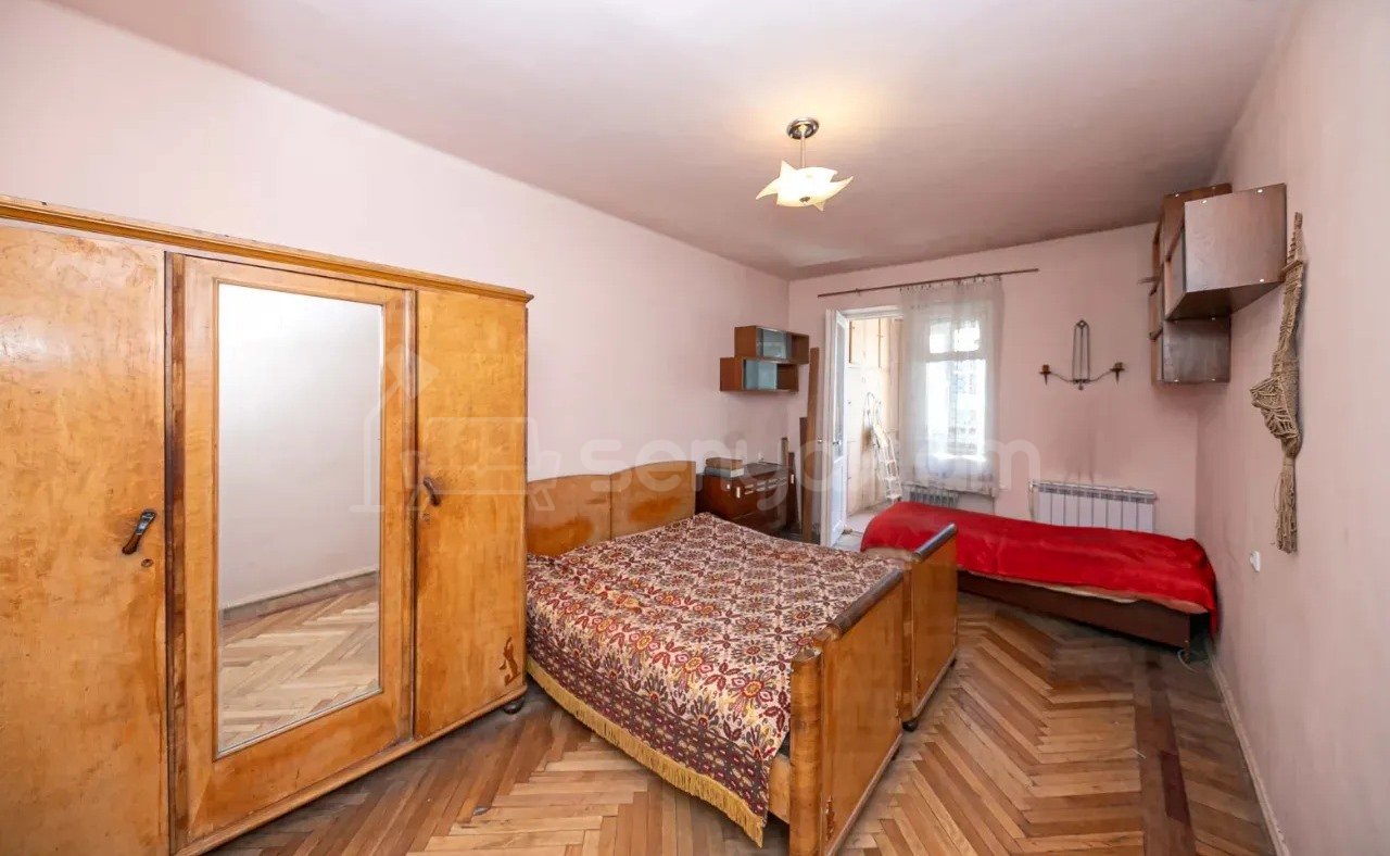 3 Սենյականոց Բնակարան Քարե Շենքում, 76քմ, 5/5 հարկ, Նորմալ Վիճակում