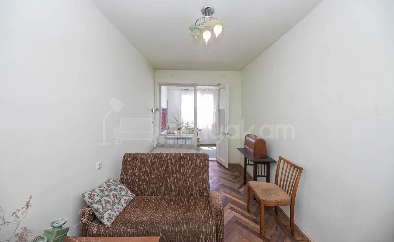 3 Սենյականոց Բնակարան Քարե Շենքում, 76քմ, 5/5 հարկ, Նորմալ Վիճակում