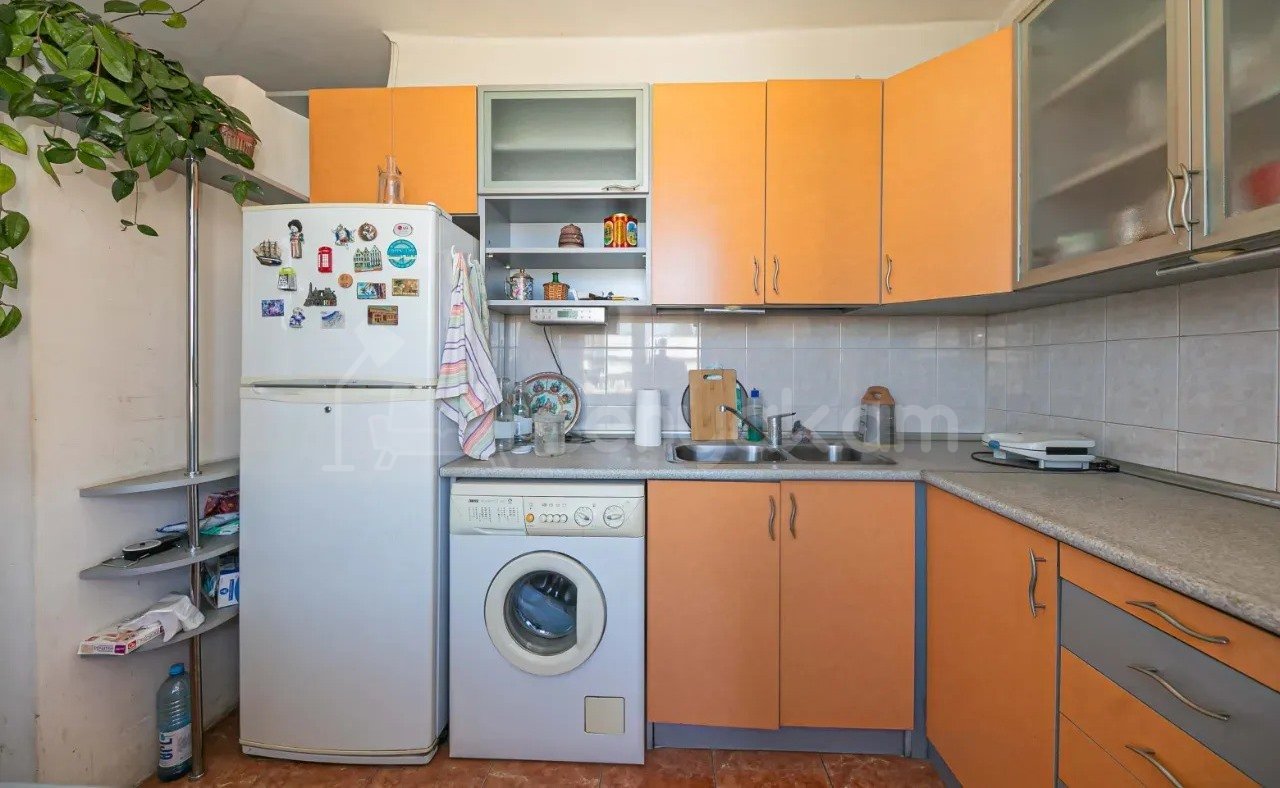 3 Սենյականոց Բնակարան Քարե Շենքում, 76քմ, 5/5 հարկ, Նորմալ Վիճակում