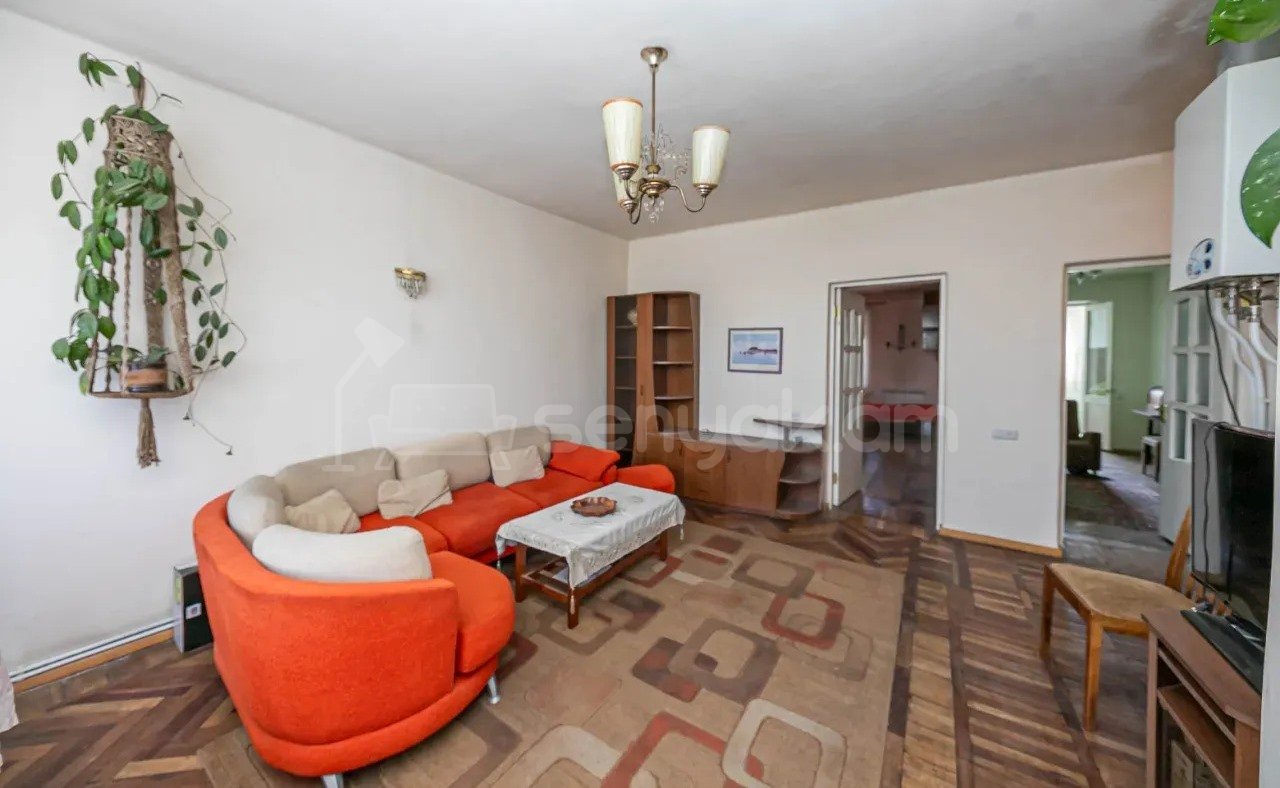 3 Սենյականոց Բնակարան Քարե Շենքում, 76քմ, 5/5 հարկ, Նորմալ Վիճակում