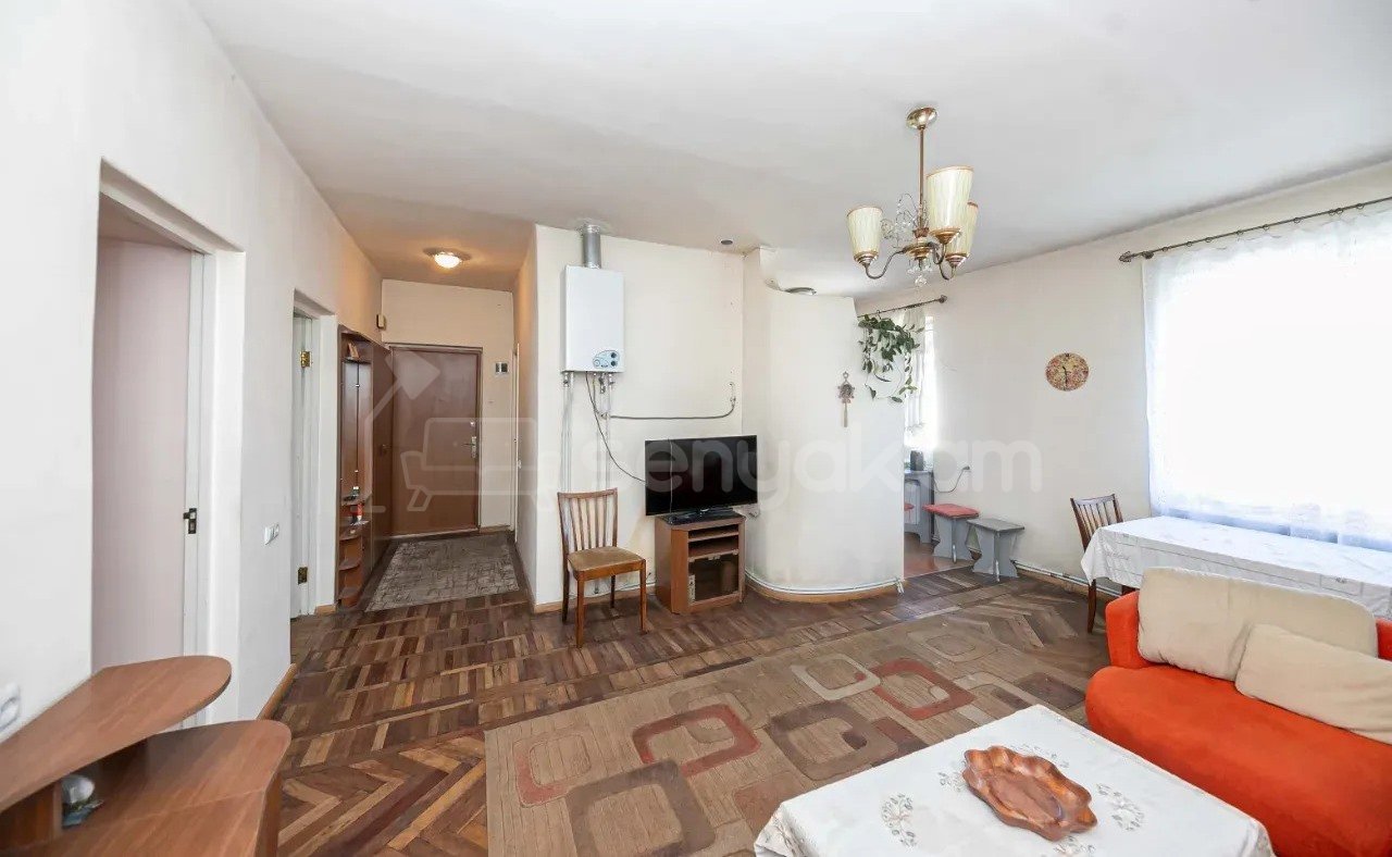 3 Սենյականոց Բնակարան Քարե Շենքում, 76քմ, 5/5 հարկ, Նորմալ Վիճակում