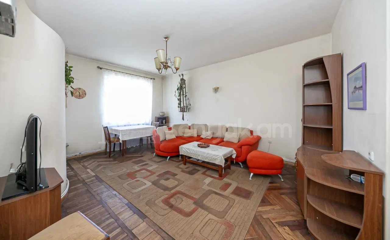 3 Սենյականոց Բնակարան Քարե Շենքում, 76քմ, 5/5 հարկ, Նորմալ Վիճակում