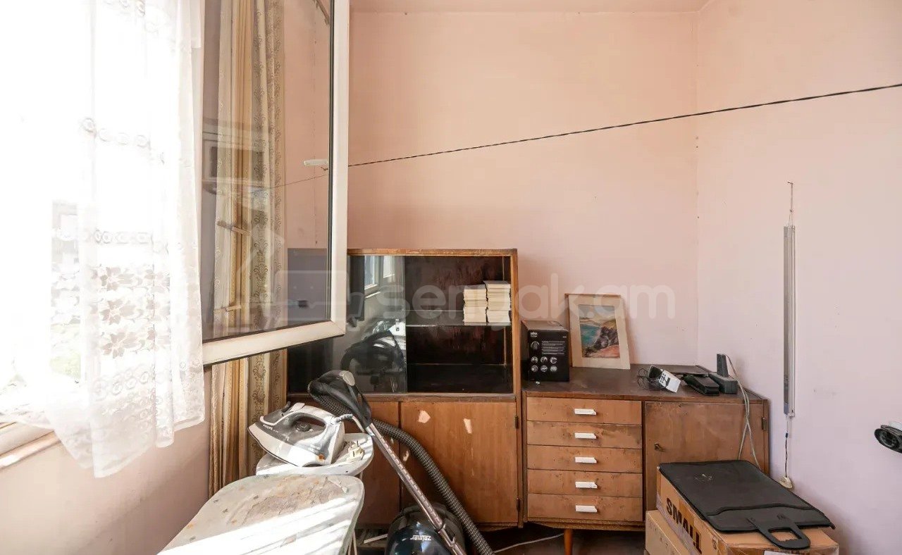 3 Սենյականոց Բնակարան Քարե Շենքում, 76քմ, 5/5 հարկ, Նորմալ Վիճակում