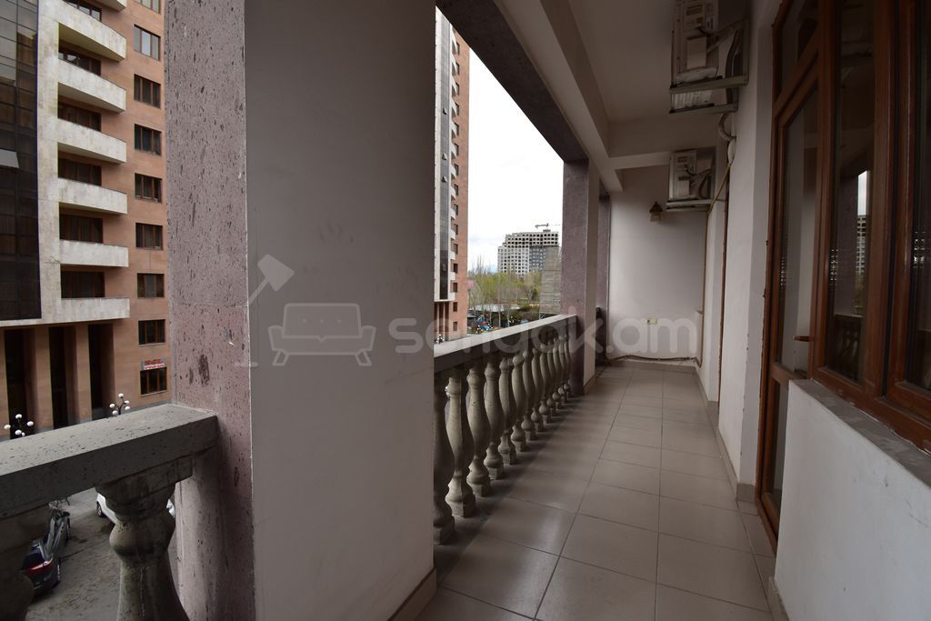 4 Սենյականոց Բնակարան Նորակառույցում, 140քմ, 3/8 հարկ, Կապիտալ Վերանորոգված