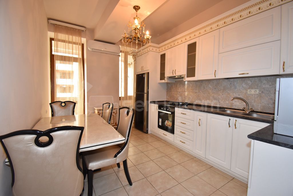 4 Սենյականոց Բնակարան Նորակառույցում, 140քմ, 3/8 հարկ, Կապիտալ Վերանորոգված