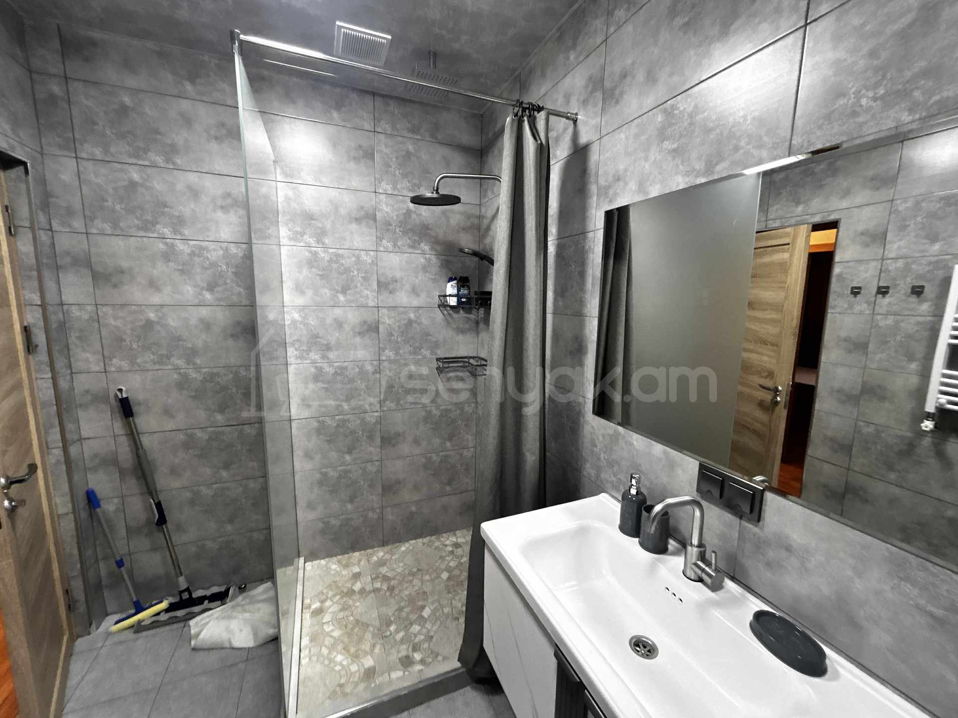 3 Սենյականոց Բնակարան Նորակառույցում, 80քմ, 12/17 հարկ, Դիզայներական Վերանորոգված, Կահավորված