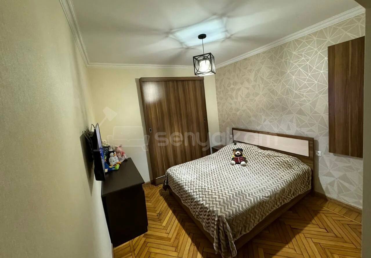 3 Սենյականոց Բնակարան Քարե Շենքում, 85քմ, 1/3 հարկ, Կապիտալ Վերանորոգված