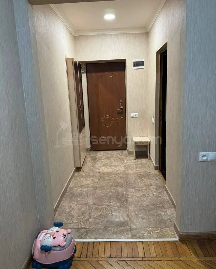 3 Սենյականոց Բնակարան Քարե Շենքում, 85քմ, 1/3 հարկ, Կապիտալ Վերանորոգված