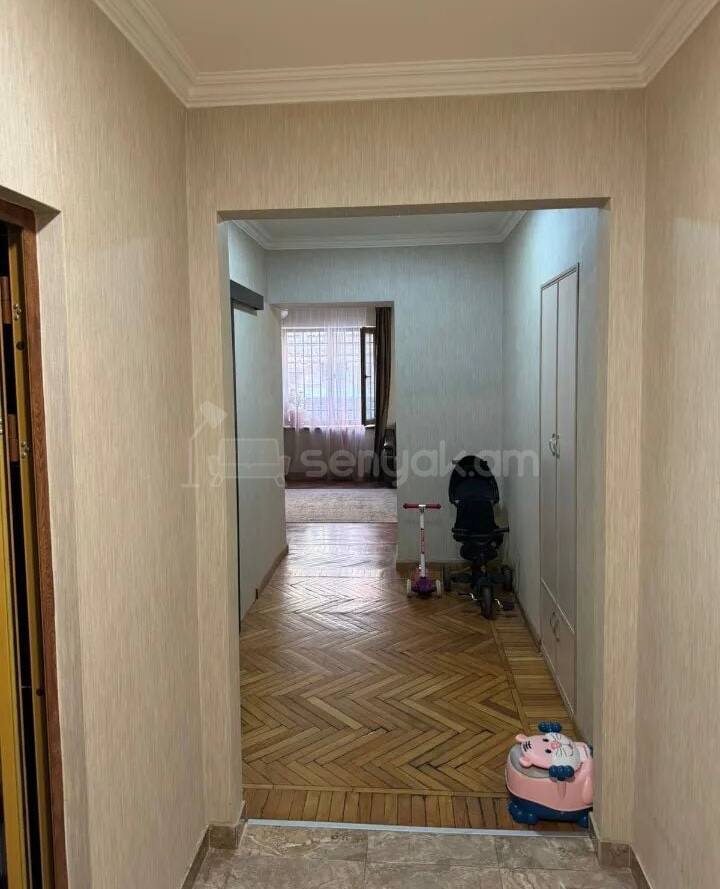 3 Սենյականոց Բնակարան Քարե Շենքում, 85քմ, 1/3 հարկ, Կապիտալ Վերանորոգված