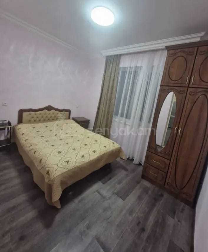 2 Սենյականոց Բնակարան Քարե Շենքում, 44քմ, 1/1 հարկ, Նորմալ Վիճակում, Կահավորված