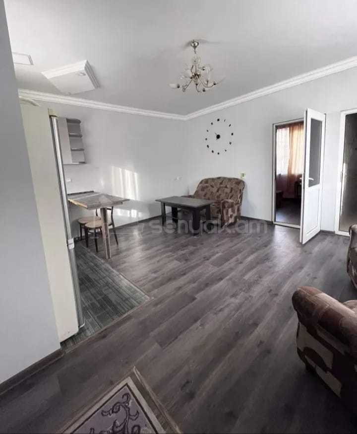 2 Սենյականոց Բնակարան Քարե Շենքում, 44քմ, 1/1 հարկ, Նորմալ Վիճակում, Կահավորված