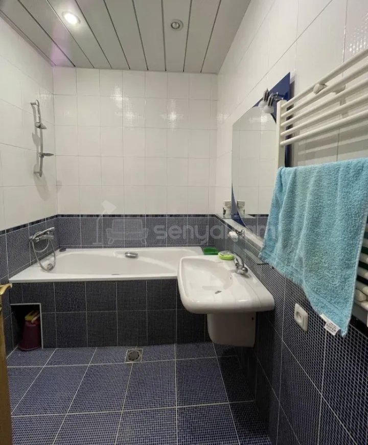 3 Սենյականոց Բնակարան Քարե Շենքում, 56քմ, 3/5 հարկ, Կապիտալ Վերանորոգված, Կահավորված, Արևկող