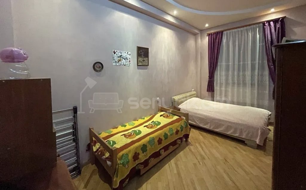 3 Սենյականոց Բնակարան Քարե Շենքում, 68քմ, 3/5 հարկ, Կապիտալ Վերանորոգված, Կահավորված, Արևկող