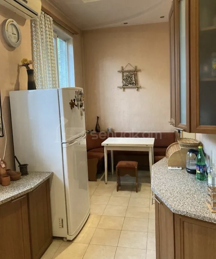 3 Սենյականոց Բնակարան Քարե Շենքում, 68քմ, 3/5 հարկ, Կապիտալ Վերանորոգված, Կահավորված, Արևկող