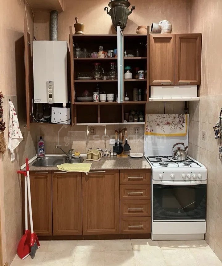 3 Սենյականոց Բնակարան Քարե Շենքում, 68քմ, 3/5 հարկ, Կապիտալ Վերանորոգված, Կահավորված, Արևկող