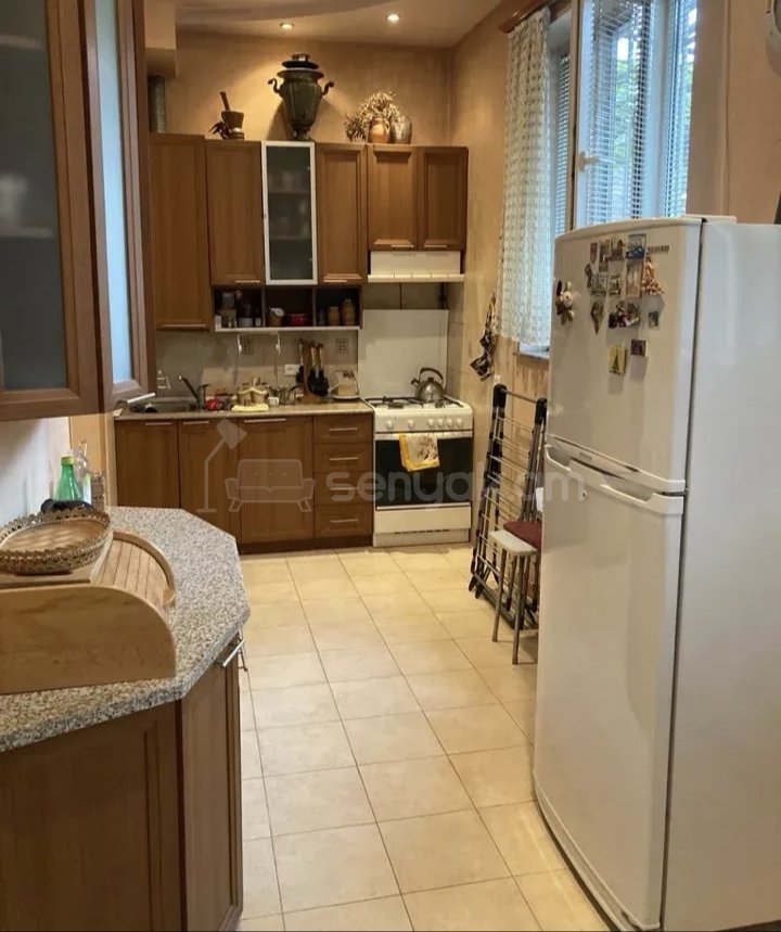 3 Սենյականոց Բնակարան Քարե Շենքում, 68քմ, 3/5 հարկ, Կապիտալ Վերանորոգված, Կահավորված, Արևկող