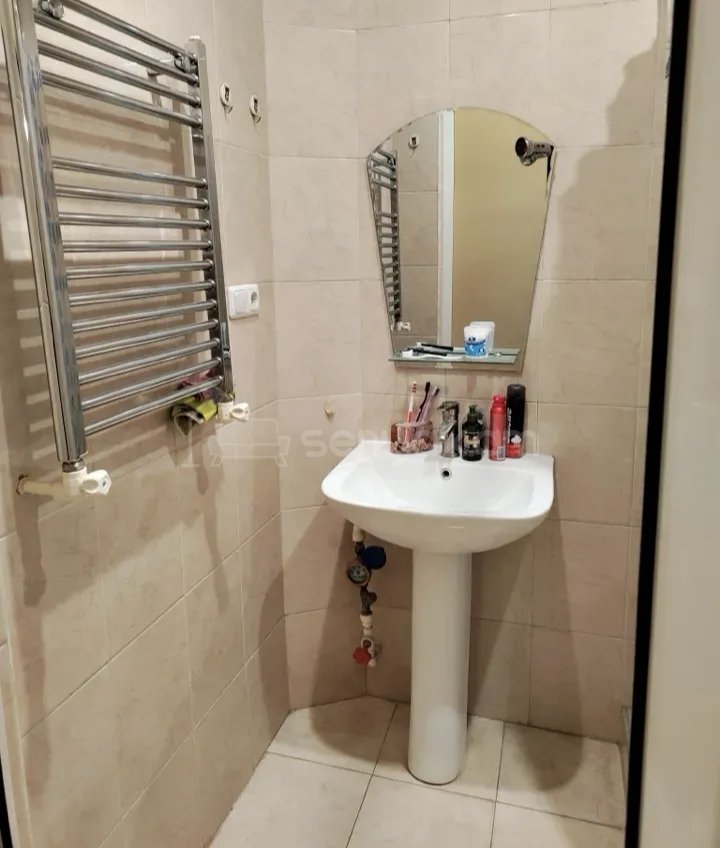 3 Սենյականոց Բնակարան Քարե Շենքում, 82քմ, 3/5 հարկ, Կապիտալ Վերանորոգված, Կահավորված, Արևկող