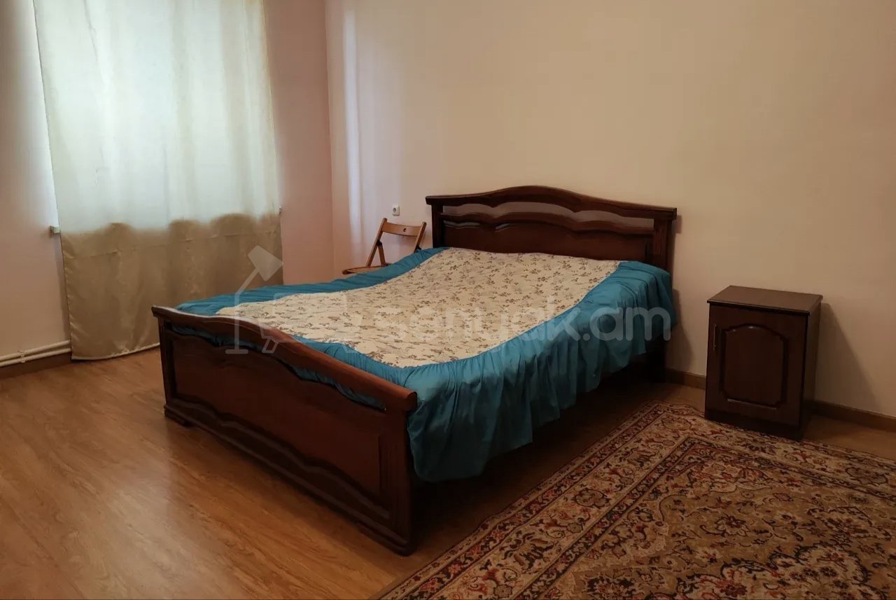 3 Սենյականոց Բնակարան Քարե Շենքում, 82քմ, 3/5 հարկ, Կապիտալ Վերանորոգված, Կահավորված, Արևկող