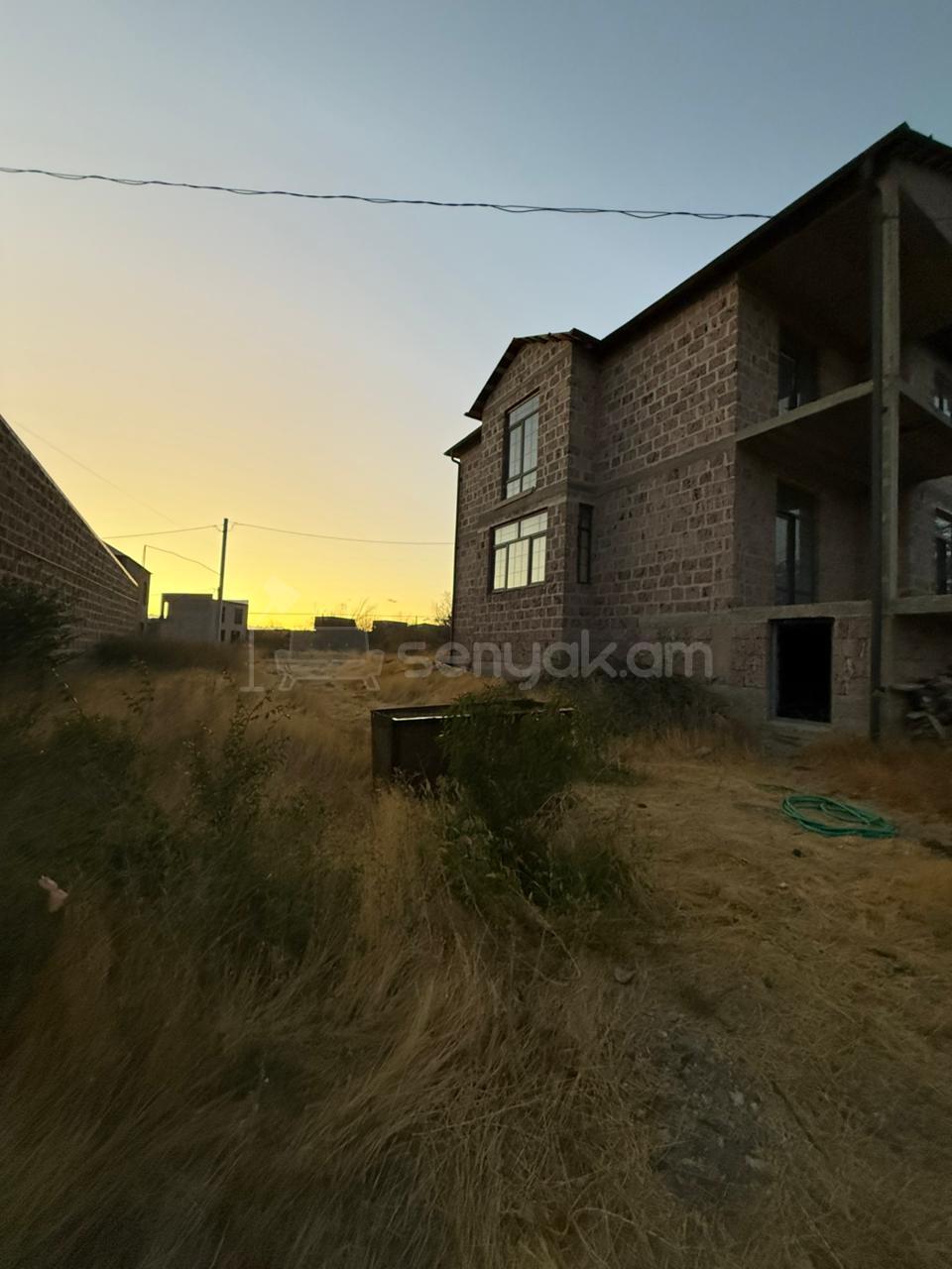 4 Սենյականոց Սեփական Տուն, 256քմ, Ավտոտնակով