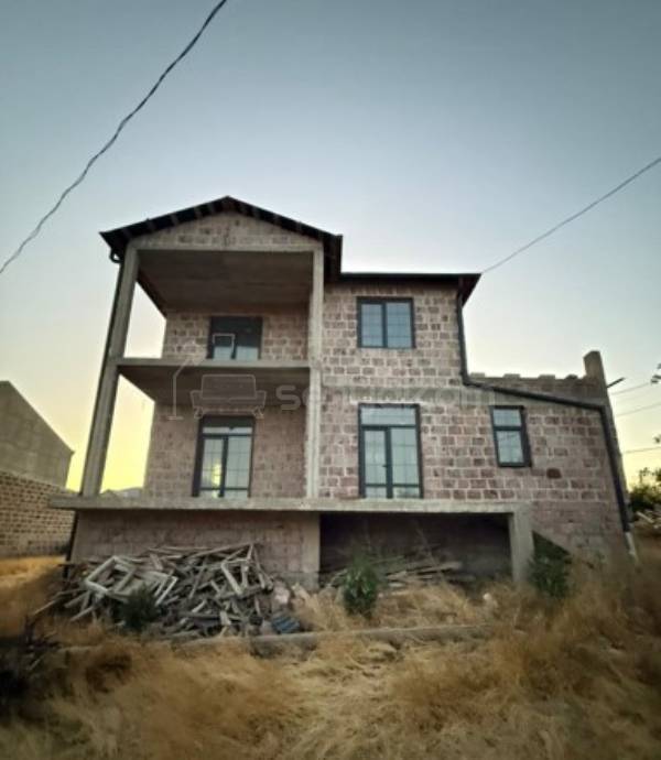 4 Սենյականոց Սեփական Տուն, 256քմ, Ավտոտնակով