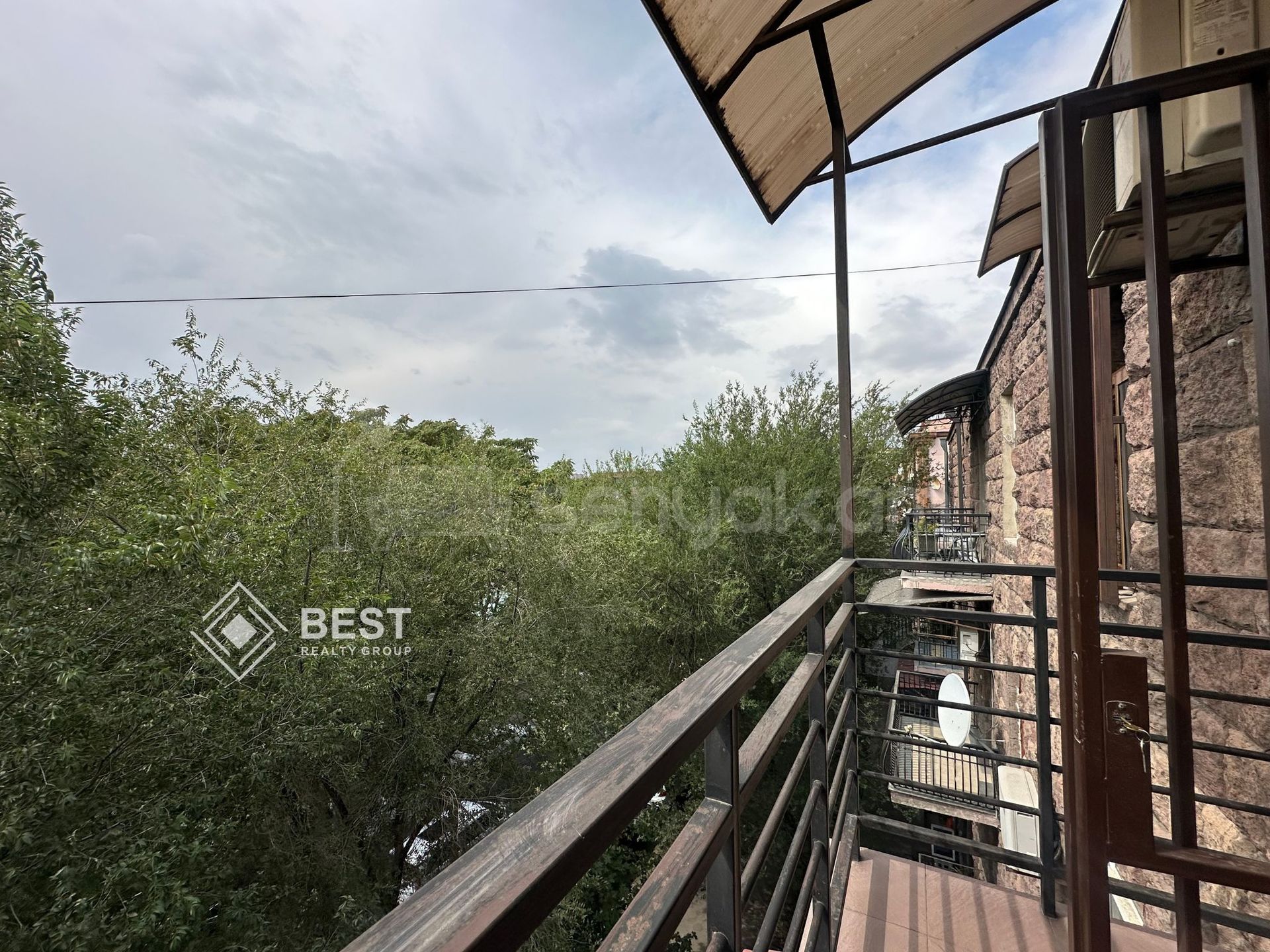 3 Սենյականոց Բնակարան Քարե Շենքում, 88քմ, 3/5 հարկ, Կապիտալ Վերանորոգված, Կահավորված, Արևկող