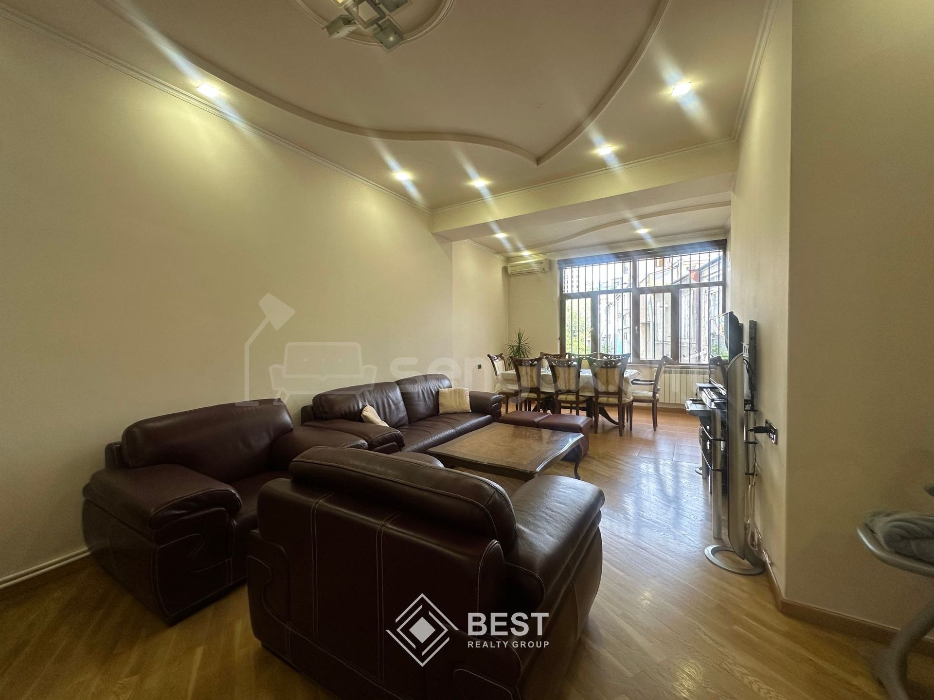 3 Սենյականոց Բնակարան Քարե Շենքում, 88քմ, 3/5 հարկ, Կապիտալ Վերանորոգված, Կահավորված, Արևկող