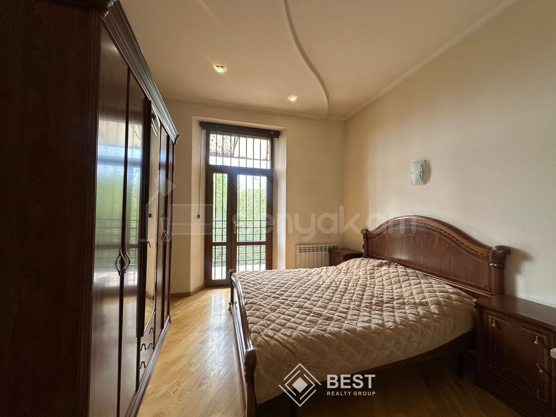 3 Սենյականոց Բնակարան Քարե Շենքում, 88քմ, 3/5 հարկ, Կապիտալ Վերանորոգված, Կահավորված, Արևկող