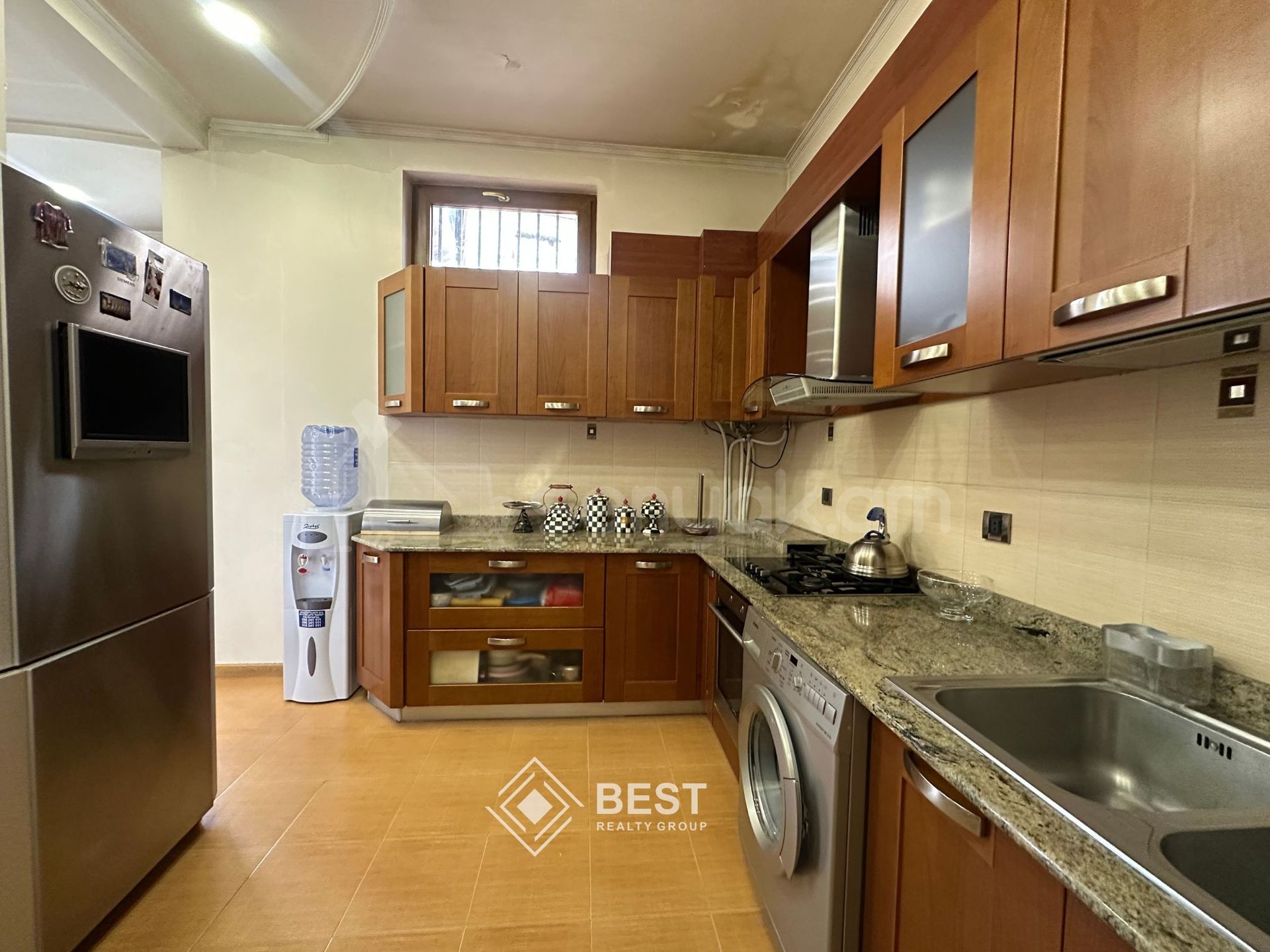 3 Սենյականոց Բնակարան Քարե Շենքում, 88քմ, 3/5 հարկ, Կապիտալ Վերանորոգված, Կահավորված, Արևկող