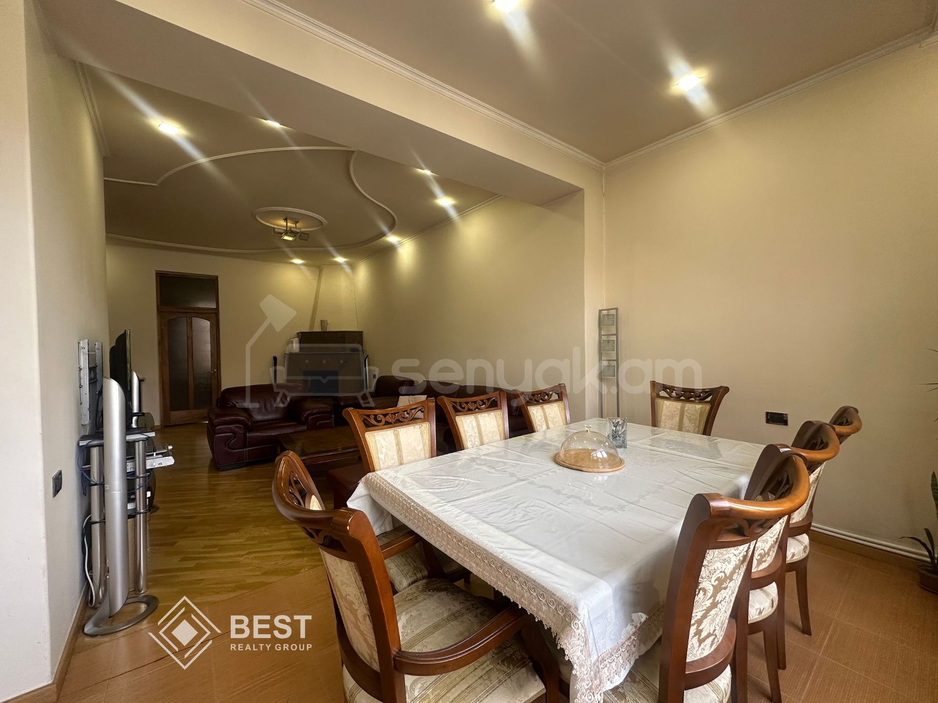 3 Սենյականոց Բնակարան Քարե Շենքում, 88քմ, 3/5 հարկ, Կապիտալ Վերանորոգված, Կահավորված, Արևկող