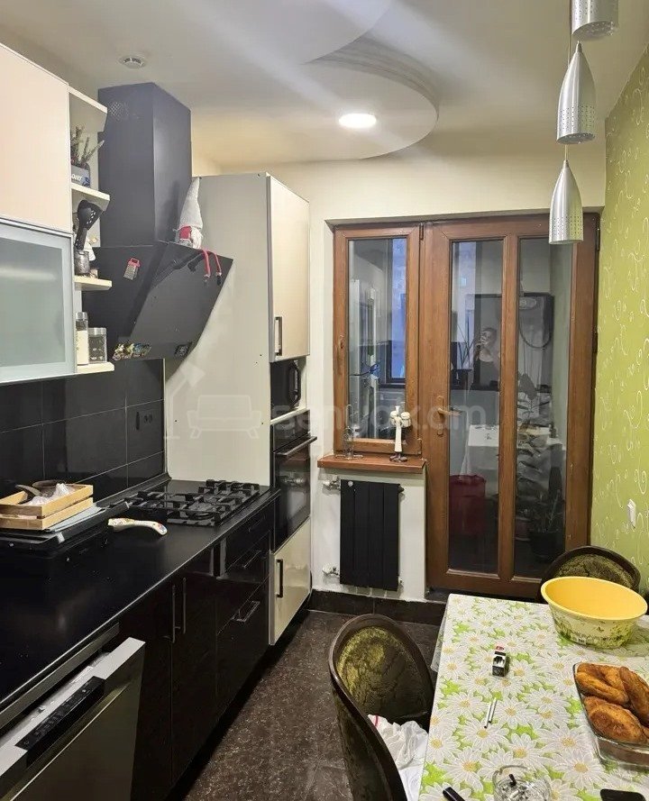 3 Սենյականոց Բնակարան, 66քմ, 4/9 հարկ, Նորմալ Վիճակում