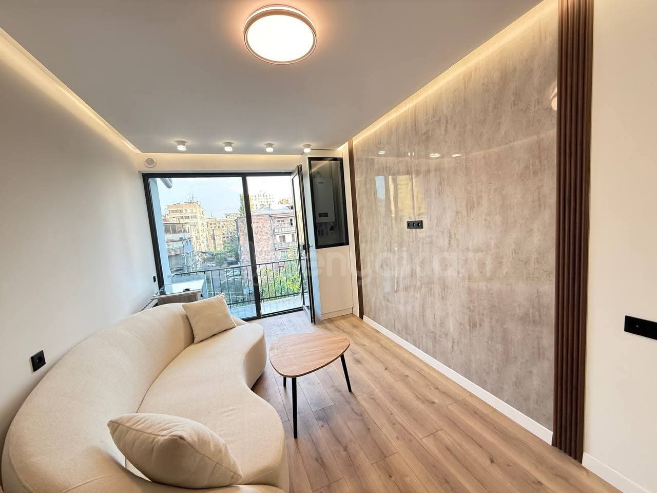 2 Սենյականոց Բնակարան Քարե Շենքում, 37քմ, 3/5 հարկ, Դիզայներական Վերանորոգված