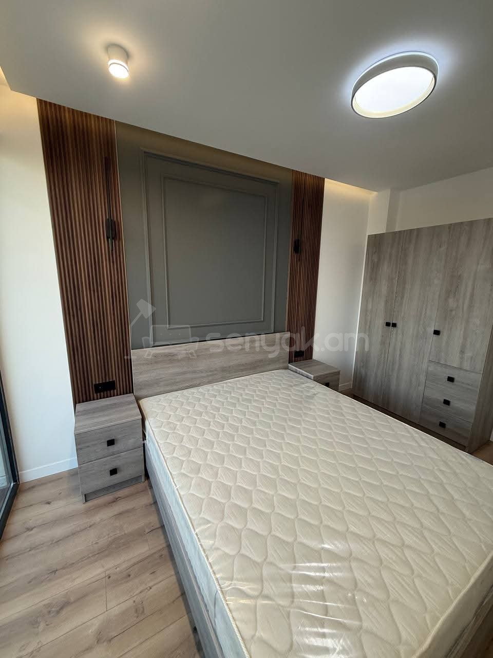 2 Սենյականոց Բնակարան Քարե Շենքում, 37քմ, 3/5 հարկ, Դիզայներական Վերանորոգված