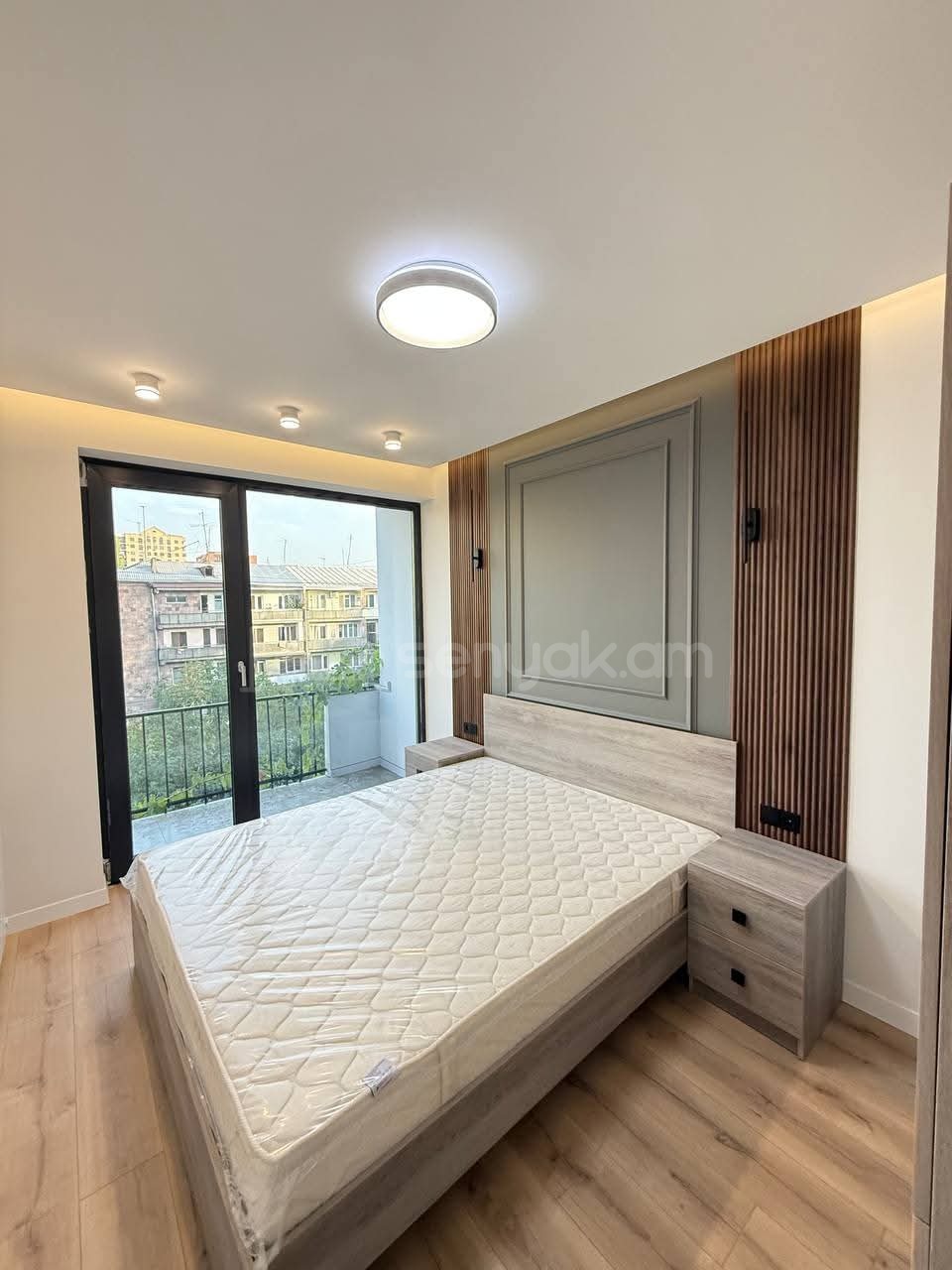 2 Սենյականոց Բնակարան Քարե Շենքում, 37քմ, 3/5 հարկ, Դիզայներական Վերանորոգված