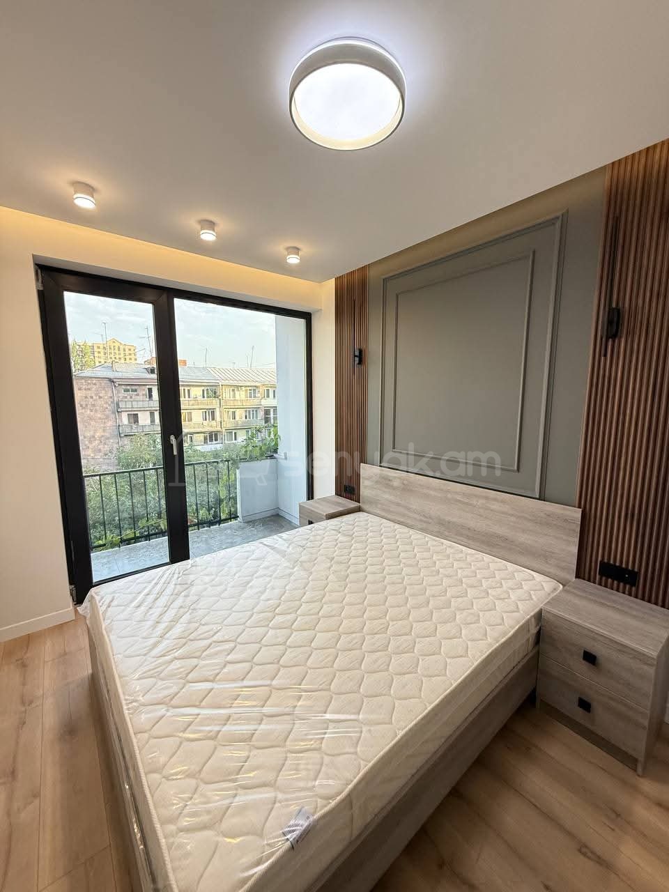 2 Սենյականոց Բնակարան Քարե Շենքում, 37քմ, 3/5 հարկ, Դիզայներական Վերանորոգված