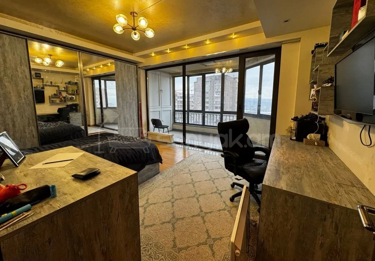 3 Սենյականոց Բնակարան Նորակառույցում, 240քմ, 10/10 հարկ, Կապիտալ Վերանորոգված