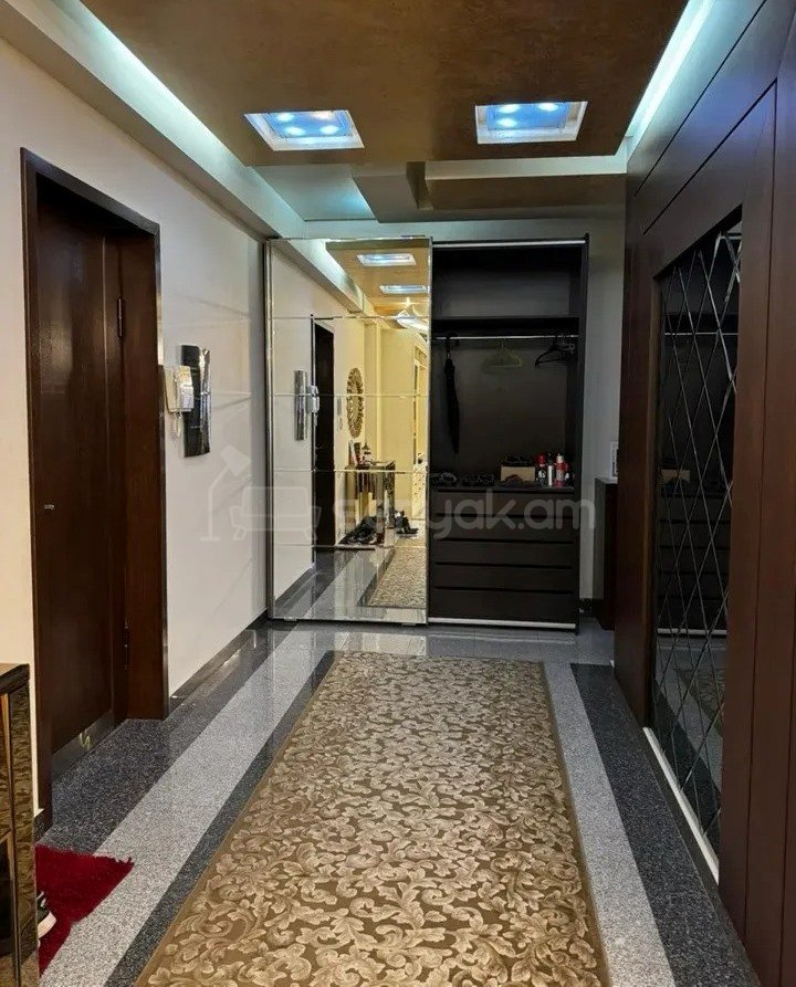 3 Սենյականոց Բնակարան Նորակառույցում, 240քմ, 10/10 հարկ, Կապիտալ Վերանորոգված