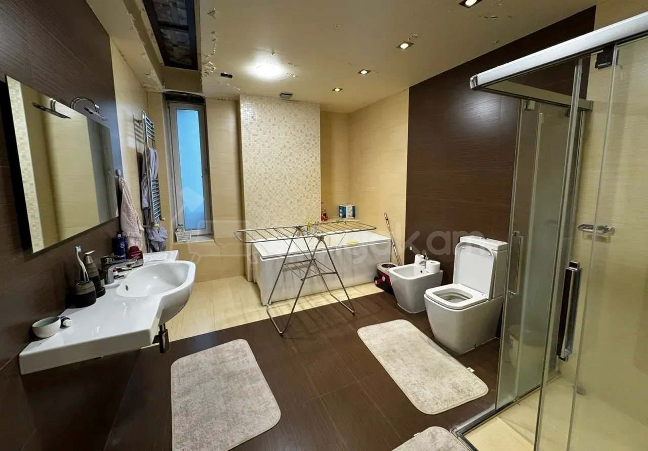 3 Սենյականոց Բնակարան Նորակառույցում, 240քմ, 10/10 հարկ, Կապիտալ Վերանորոգված