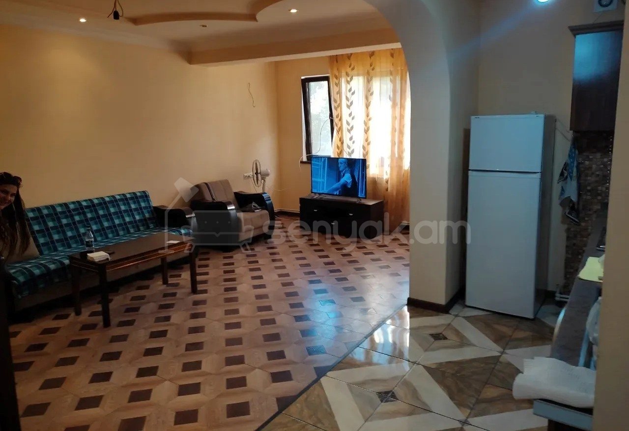 2 Սենյականոց Բնակարան Քարե Շենքում, 64քմ, 2/5 հարկ, Կապիտալ Վերանորոգված