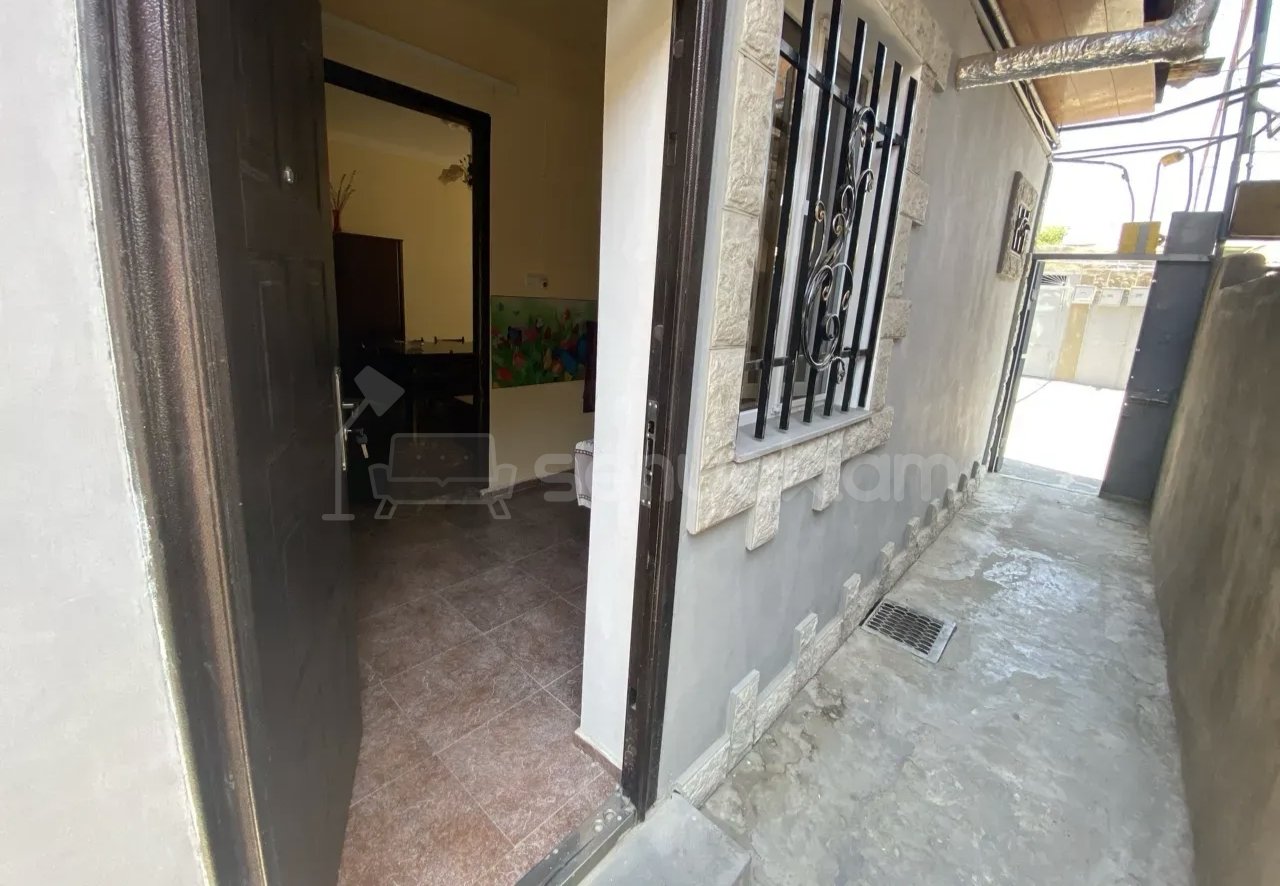 1 Սենյականոց Բնակարան Քարե Շենքում, 35քմ, 1/1 հարկ, Կապիտալ Վերանորոգված, Կահավորված