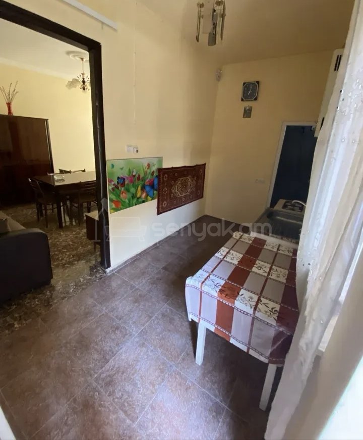 1 Սենյականոց Բնակարան Քարե Շենքում, 35քմ, 1/1 հարկ, Կապիտալ Վերանորոգված, Կահավորված