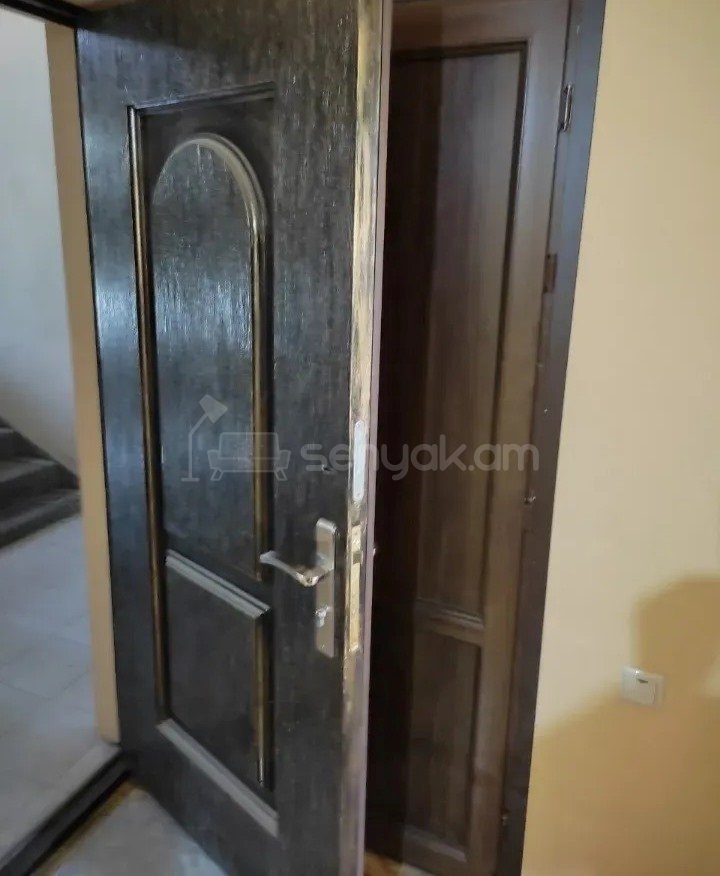 2 Սենյականոց Բնակարան Քարե Շենքում, 64քմ, 2/5 հարկ, Նորմալ Վիճակում