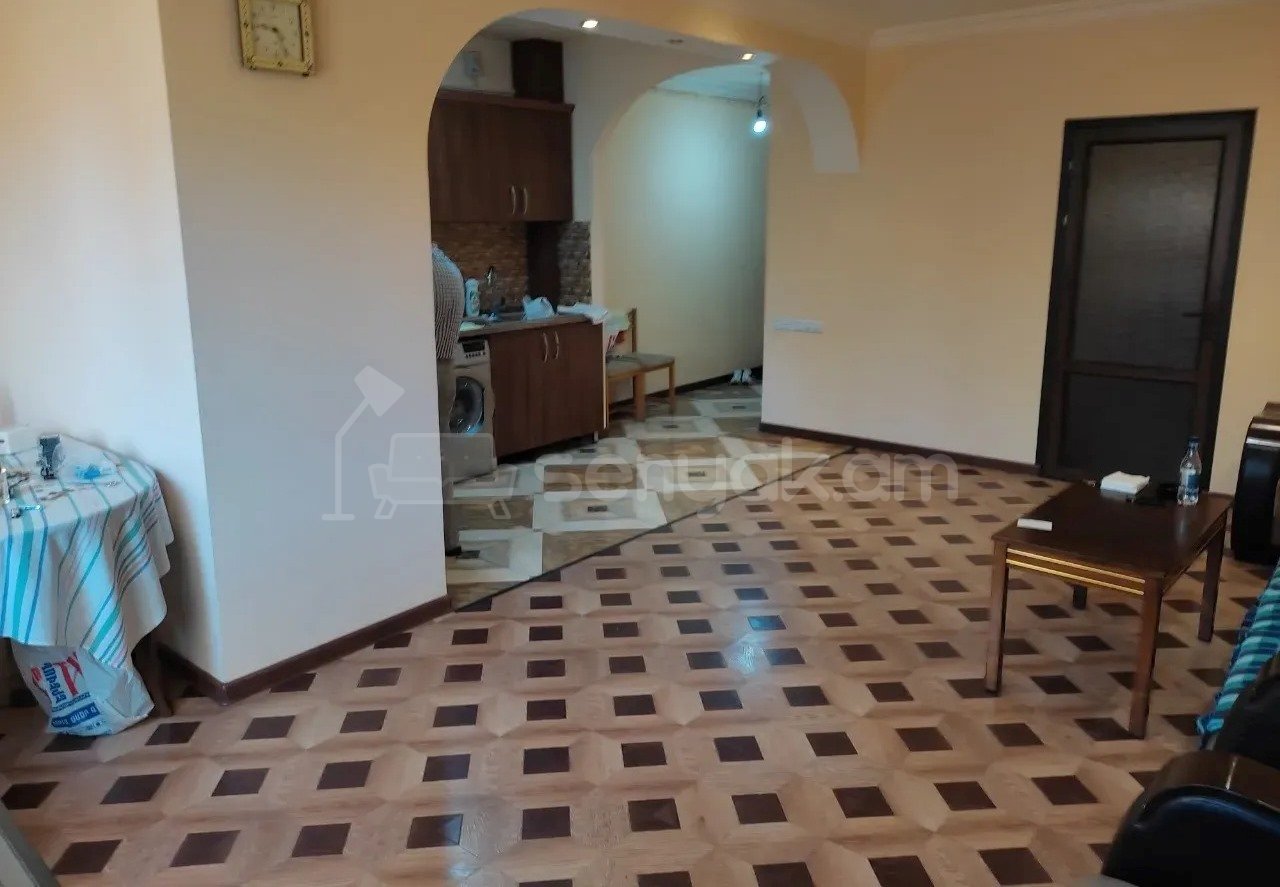 2 Սենյականոց Բնակարան Քարե Շենքում, 64քմ, 2/5 հարկ, Նորմալ Վիճակում