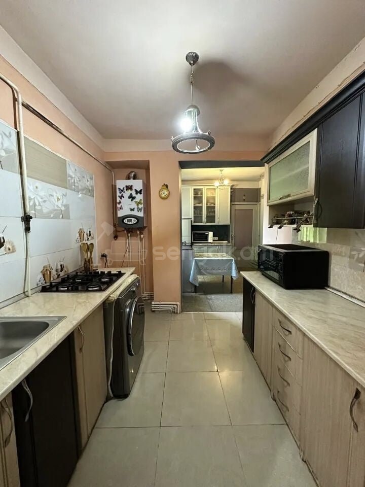 4 Սենյականոց Բնակարան, 92քմ, 9/9 հարկ, Նորմալ Վիճակում