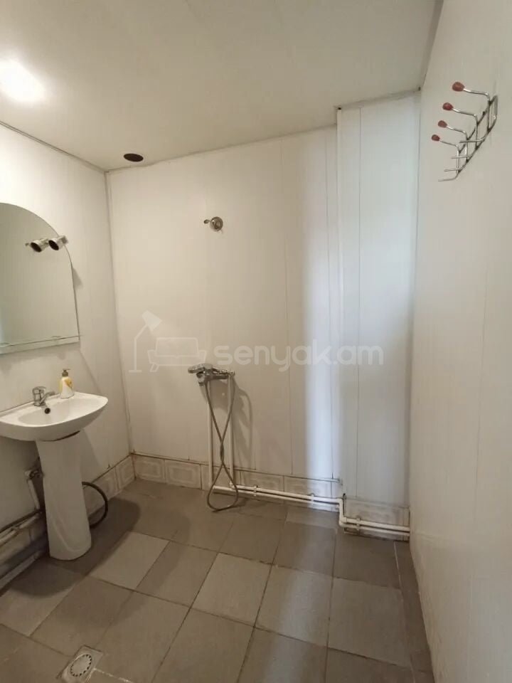 4 Սենյականոց Բնակարան, 92քմ, 9/9 հարկ, Նորմալ Վիճակում