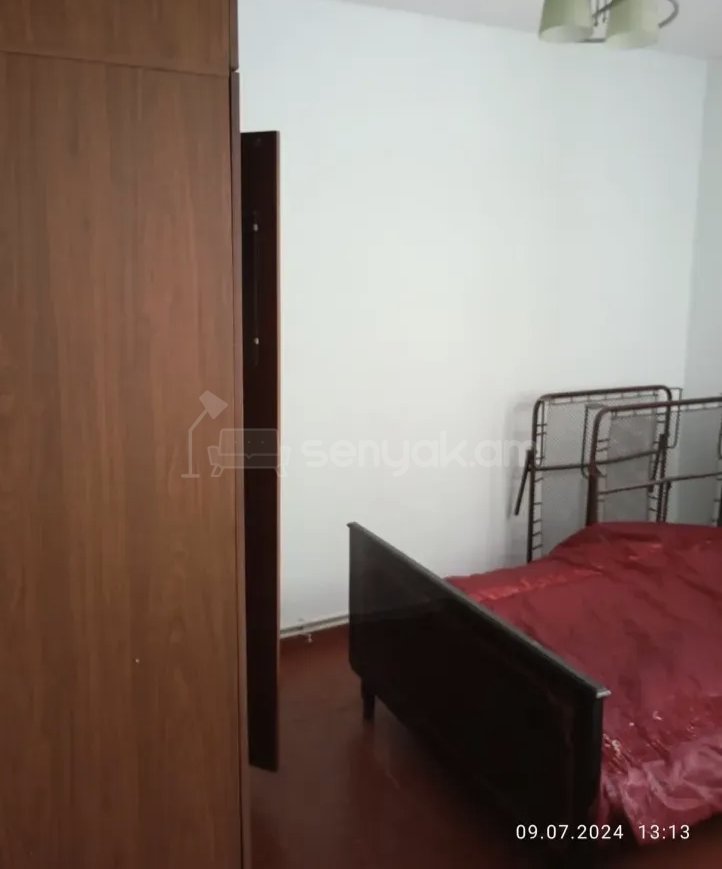 3 Սենյականոց Բնակարան Քարե Շենքում, 72քմ, 2/2 հարկ, Նորմալ Վիճակում, Կահավորված